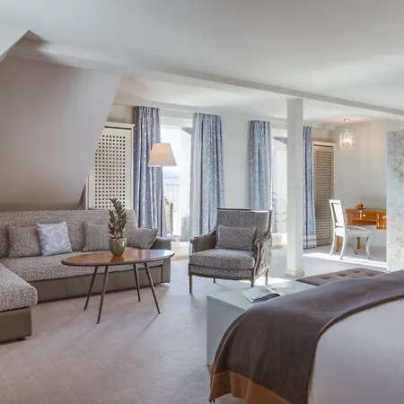 Carlton - The Leading Of The World Hotel