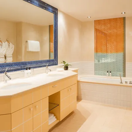 Carlton - The Leading Of The World