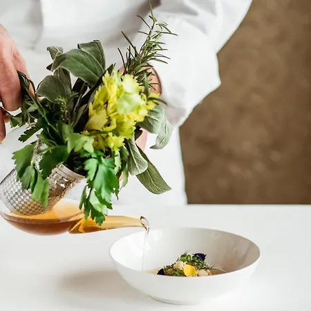 Carlton - The Leading Of The World 5*