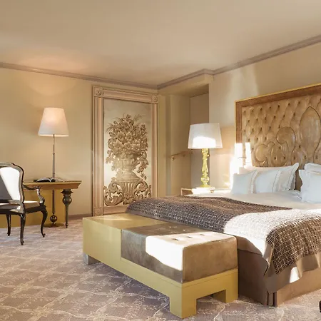 Hotel Carlton - The Leading Of The World