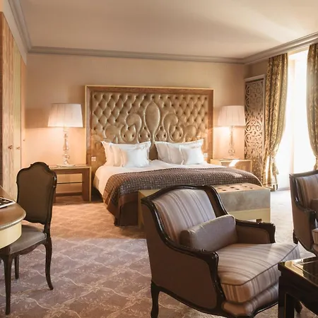 Hotel Carlton - The Leading Of The World