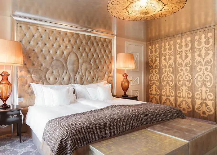 Hotel Carlton - The Leading Of The World