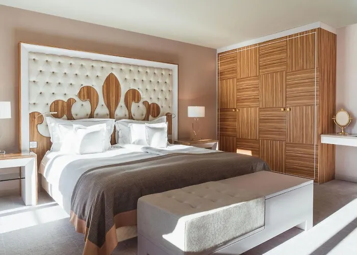 Carlton - The Leading Of The World 5*