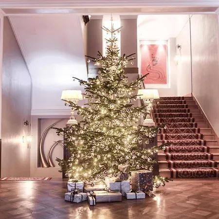Carlton Hotel 5*