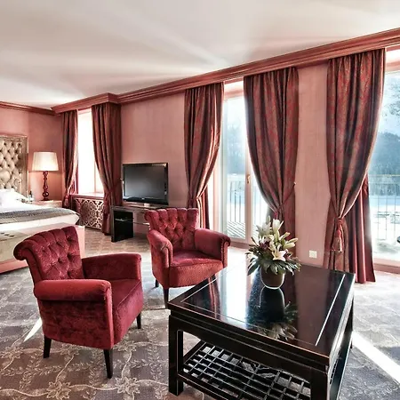Carlton Hotel 5*